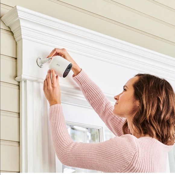 Arlo Essential Spotlight Camera | Wire-Free, 1080p Video | Color Night Vision - Picture 12 of 15